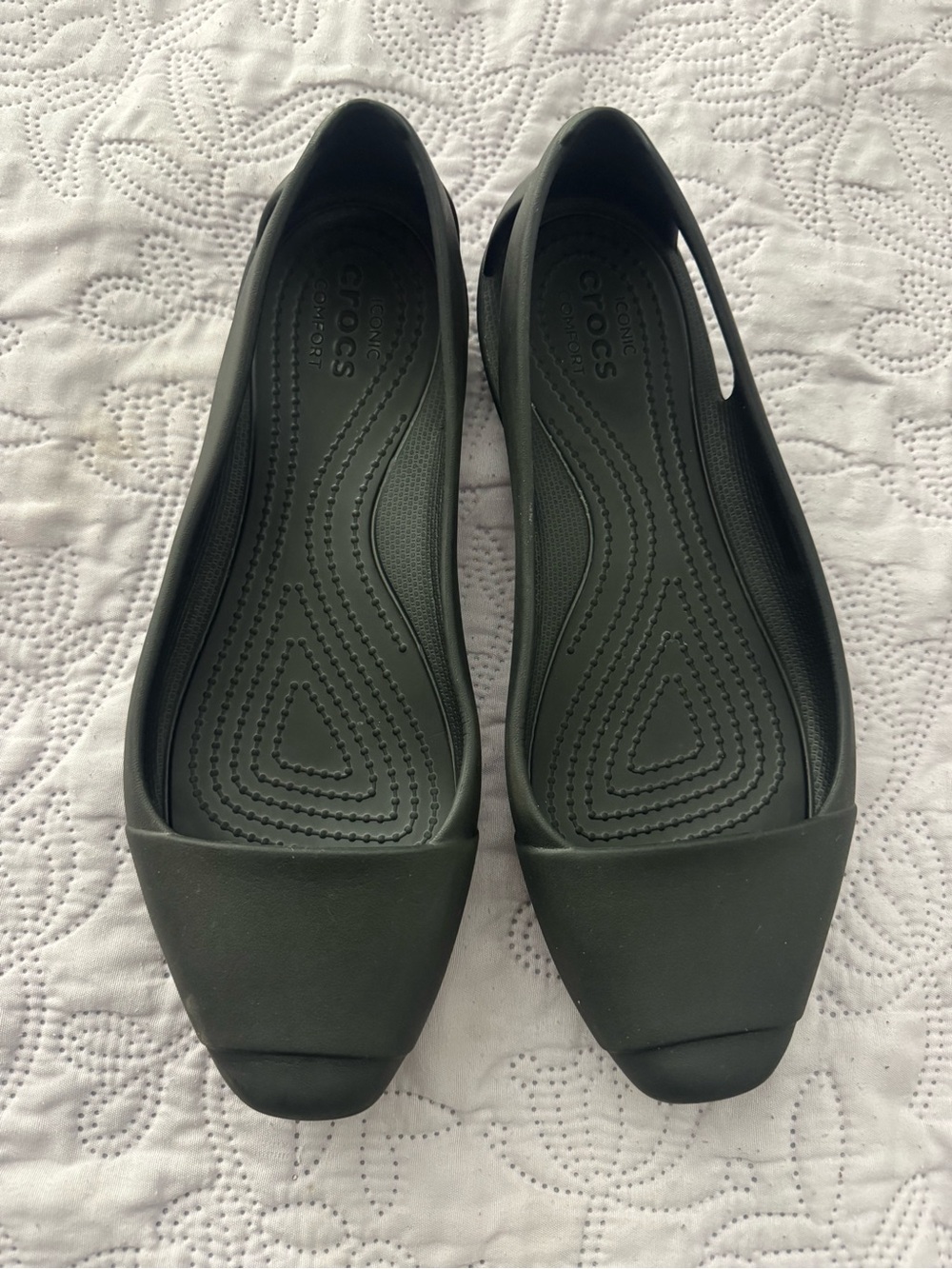 CROCS Women's black Slip-On Ballet Flats